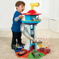 Set di veicoli per bambini con torre, scivolo, auto e personaggi