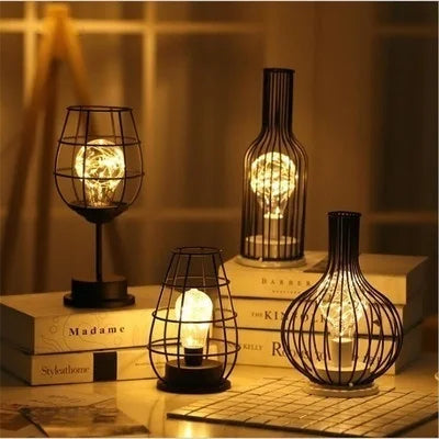 Lampada da tavolo decorativa vintage in metallo traforato