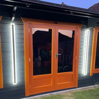 Moderne schwarze LED-Wandleuchte für den Außenbereich