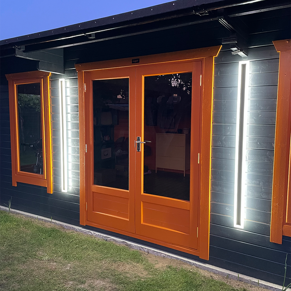 Moderne schwarze LED-Wandleuchte für den Außenbereich