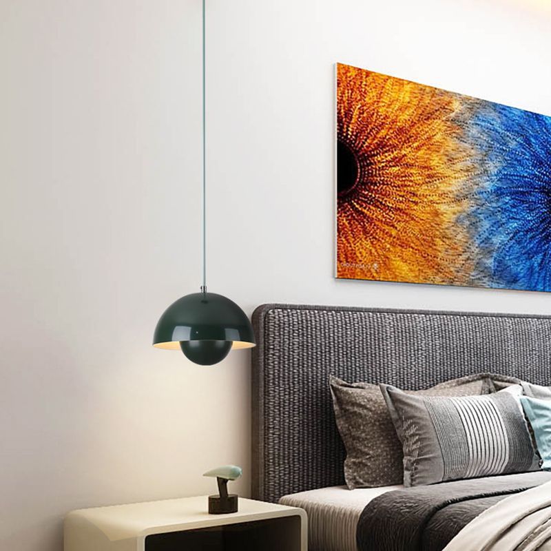 Nowoczesna lampa wisząca z unoszącym się kulistym blaskiem