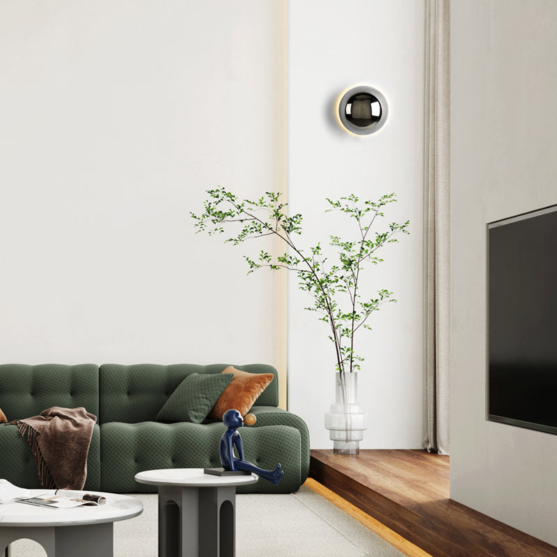 Urokliwa antyczna lampa ścienna w stylu średniowiecznym