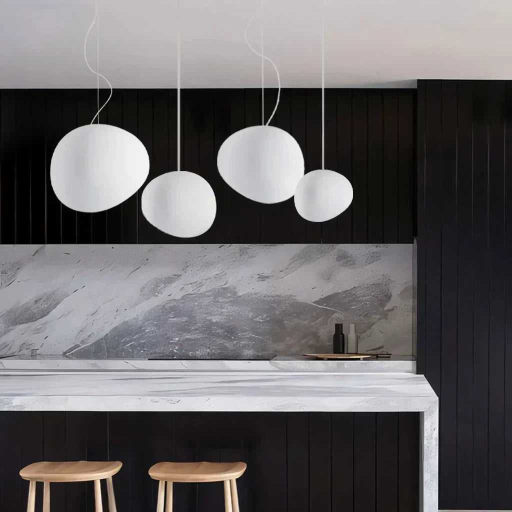 Wisząca lampa sufitowa matowe szkło styl kamyczkowy jadalnia salon