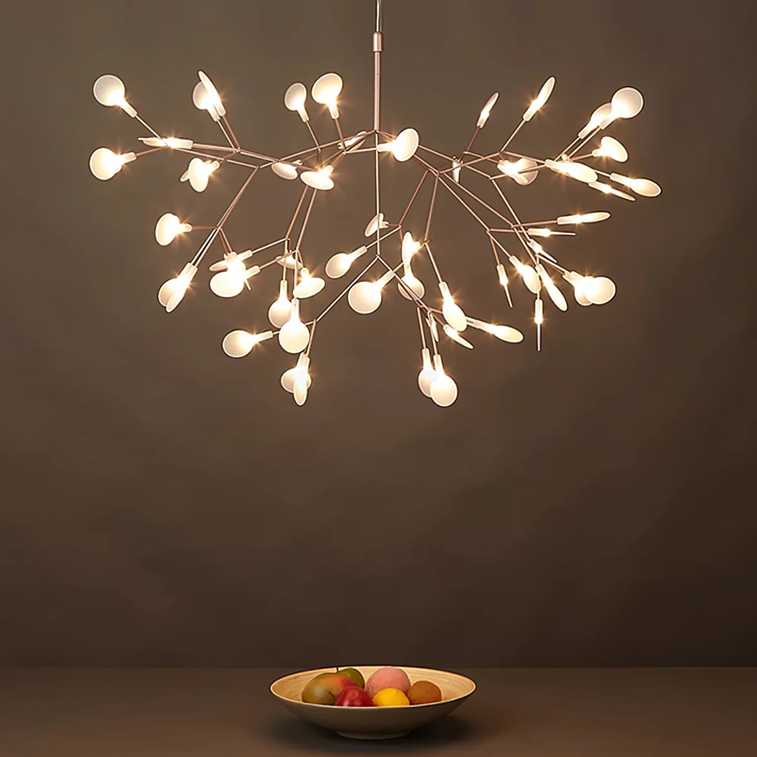 Lampy sufitowe w stylu Firefly – nowoczesny żyrandol typu Sputnik