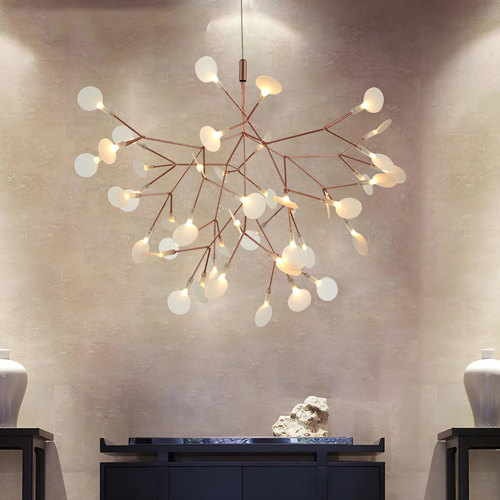 Lampy sufitowe w stylu Firefly – nowoczesny żyrandol typu Sputnik