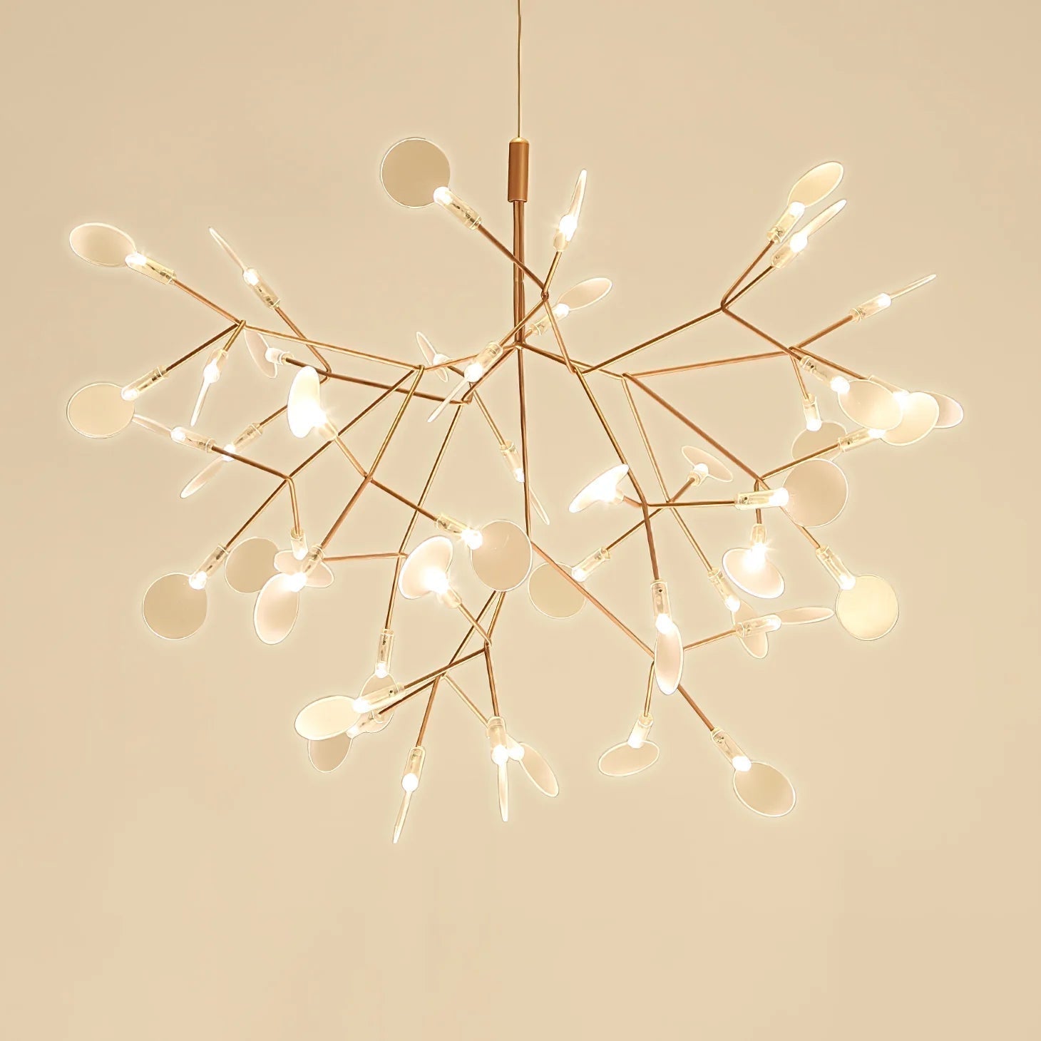 Lampy sufitowe w stylu Firefly – nowoczesny żyrandol typu Sputnik