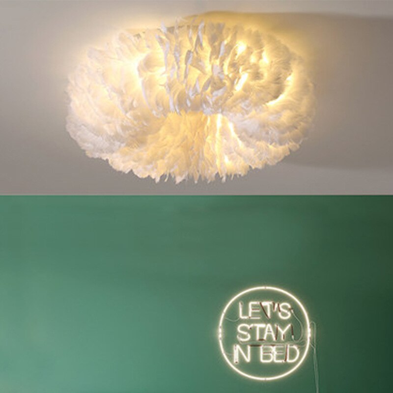Lampe de plafond LED style bohème avec motif plumes pour chambre et salon