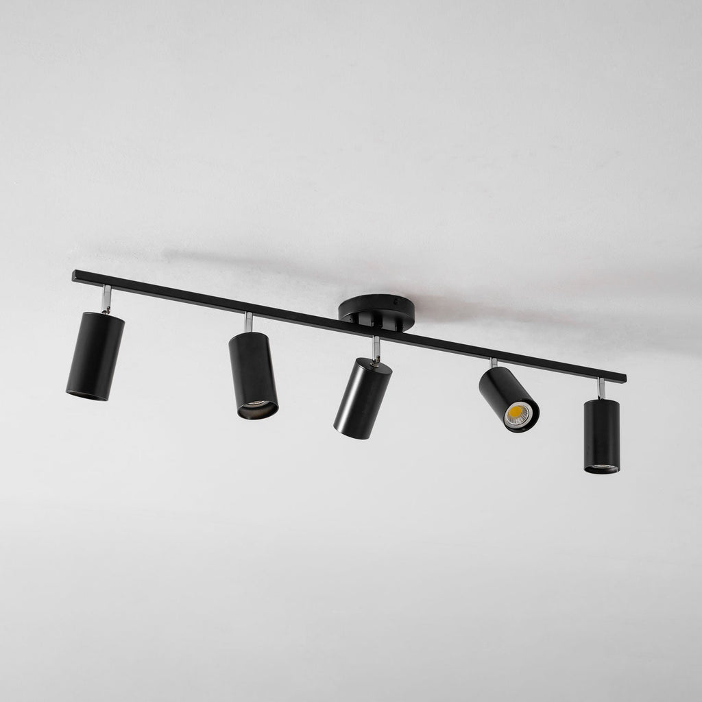 Deckenleuchte mit mehreren Köpfen und verstellbaren LED-Strahlern