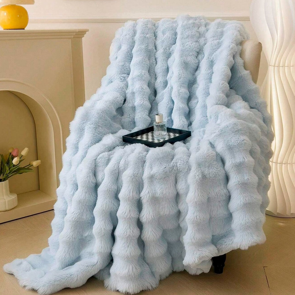 Cozy plush-textured sofa blanket – home comfort for every season