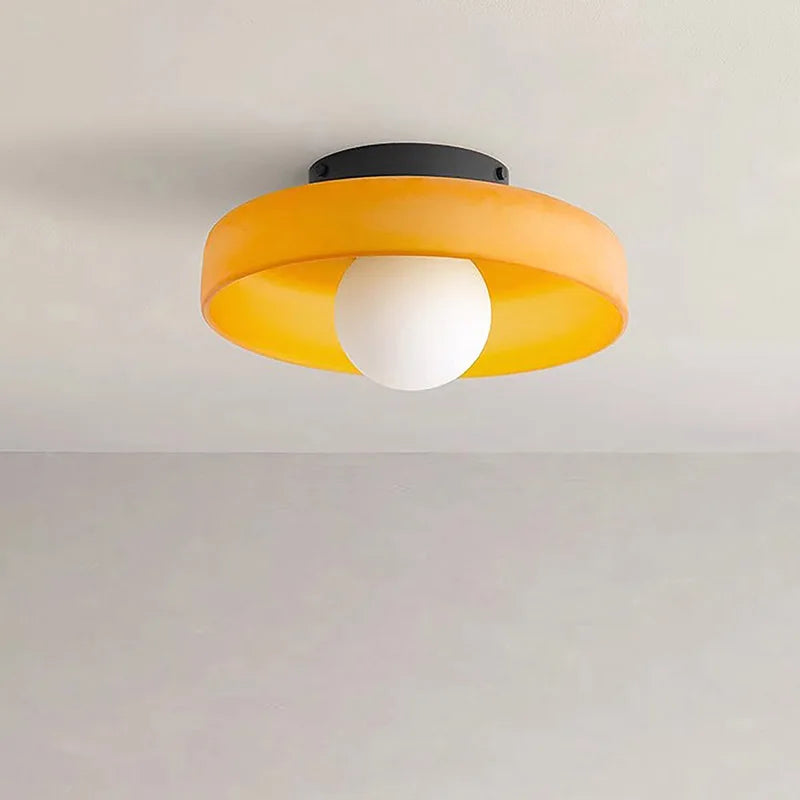 Minimalistische skandinavische LED-Deckenleuchte aus Glas