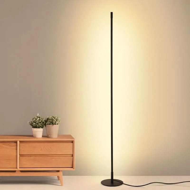 Lampadaire LED fin avec réglage de luminosité pour intérieurs cosy