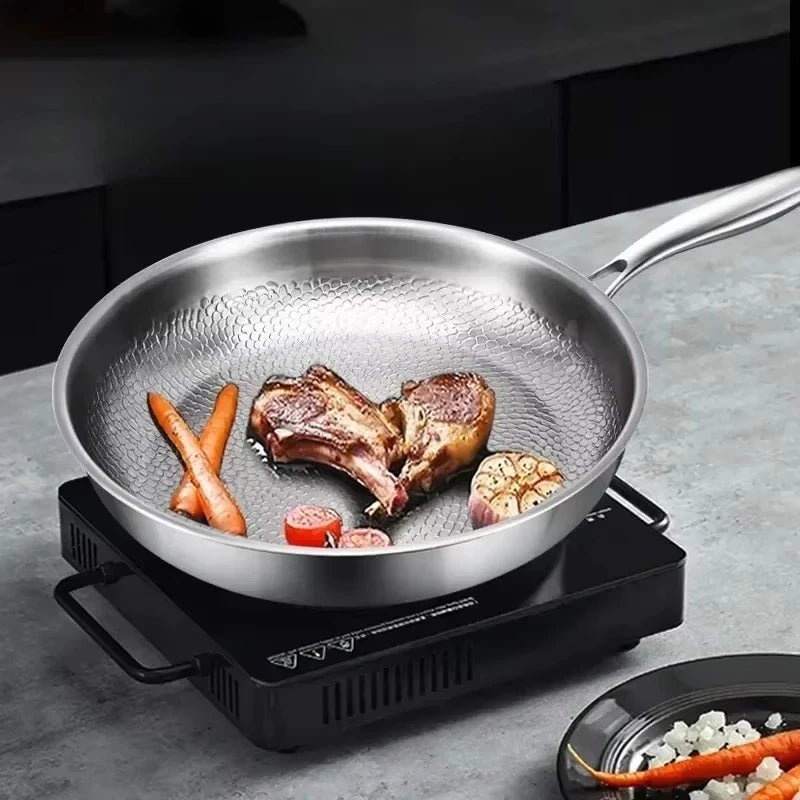 Practical non-stick frying pan with induction base - Easy to clean