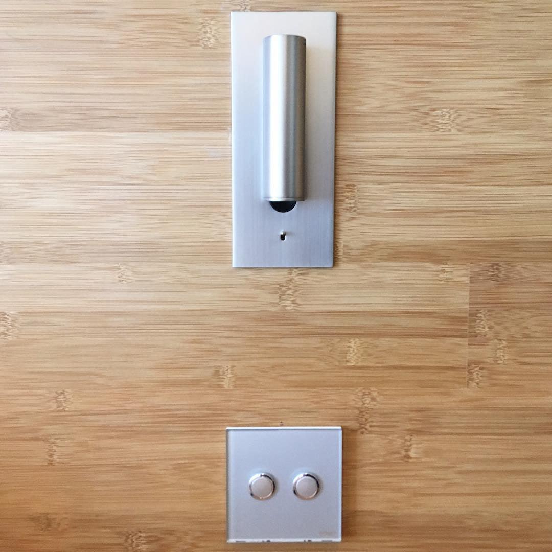 Lampada da lettura da parete con illuminazione notturna LED integrata