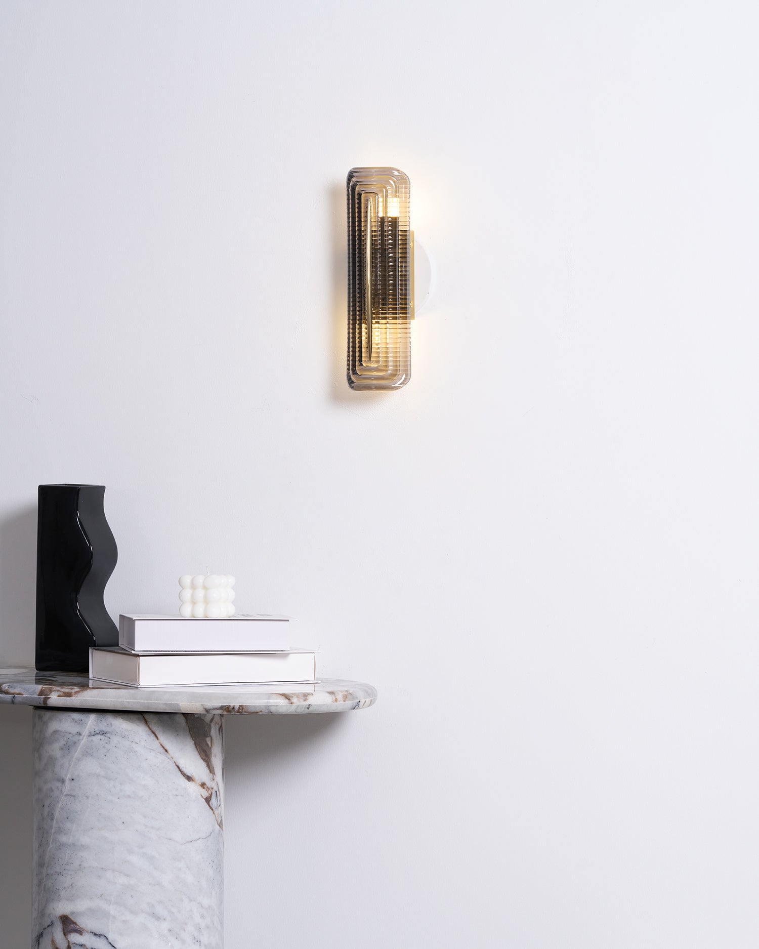 Nowoczesna, zakrzywiona lampa ścienna LED do oświetlenia wnętrz