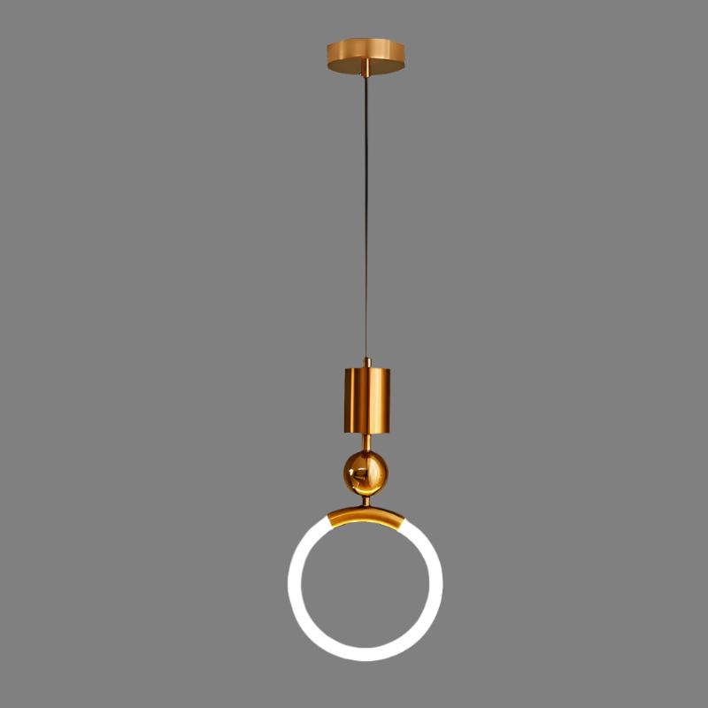 Suspension nordique au design minimaliste et à la forme élégante