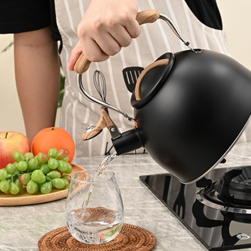 Bouilloire pratique et durable avec sifflet pour faire bouillir l'eau