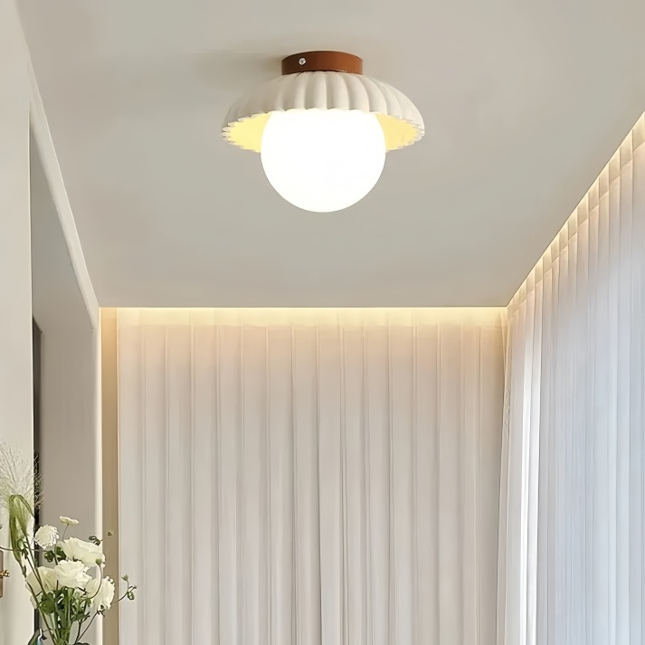 Surface-mounted ceiling lamp for the hallway