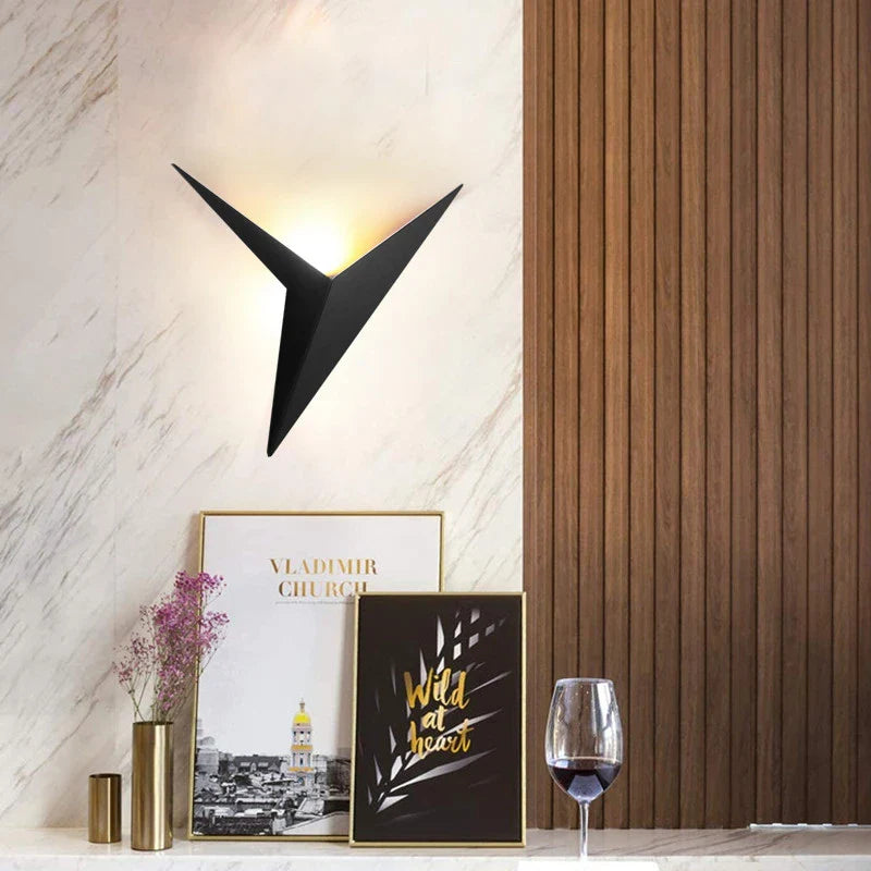 Lampada da parete artistica sottile a triangolo