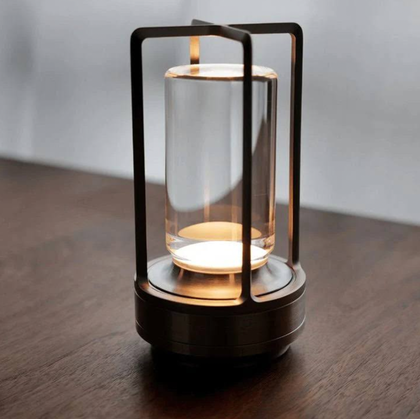 Lampada da tavolo LED funzionale, ricaricabile e dimmerabile senza fili