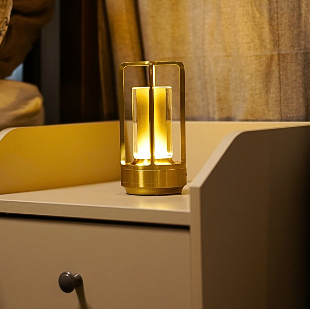 Lampe de table LED sans fil avec fonction de charge et réglage de la luminosité, offrant un éclairage d'ambiance