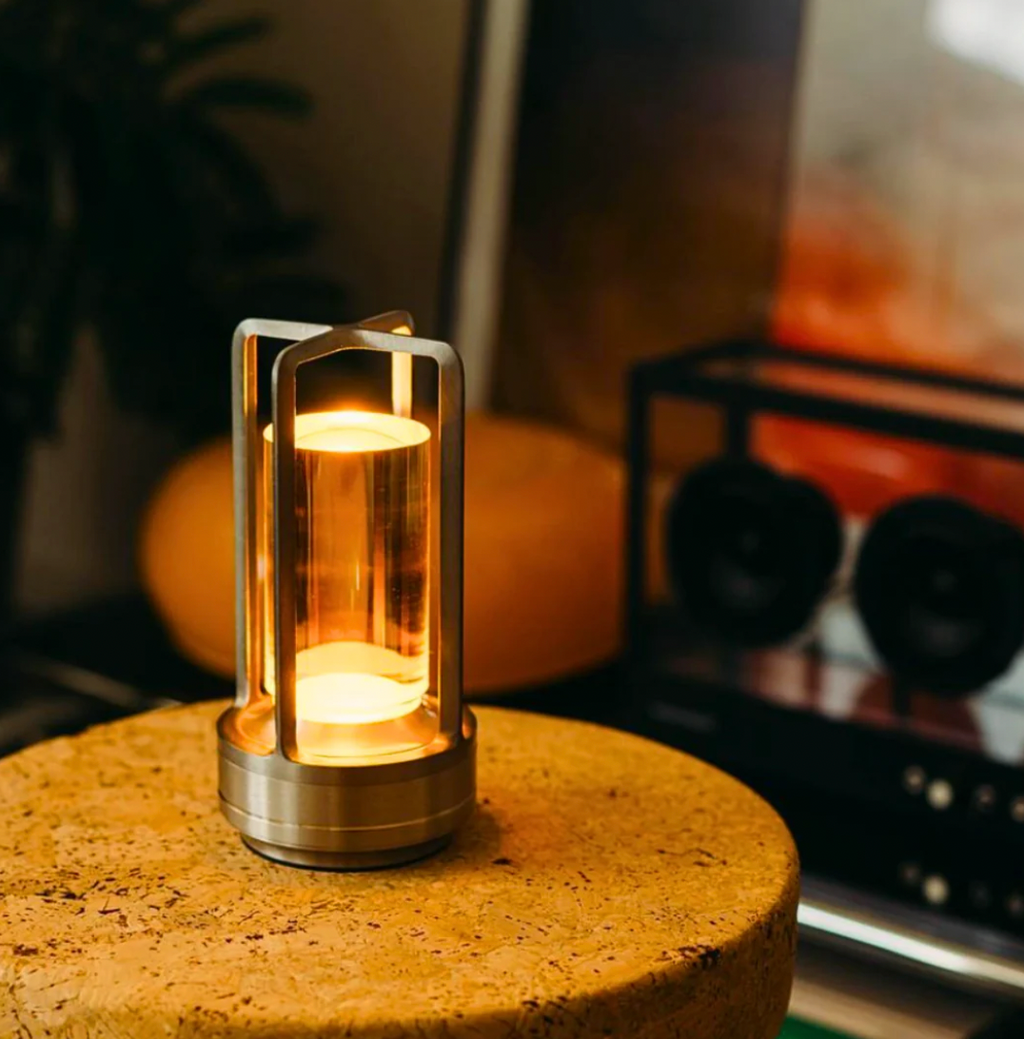 Lampada da tavolo LED funzionale, ricaricabile e dimmerabile senza fili