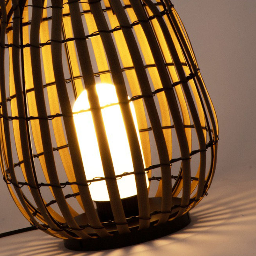 Klasyczna lampa zewnętrzna LED zasilana energią słoneczną do nastrojowego oświetlenia