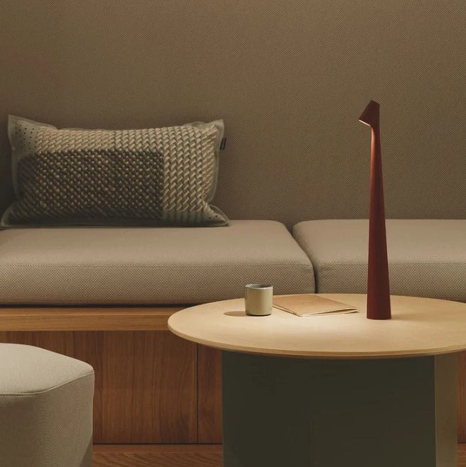 Lampe de table LED compacte sans fil avec réglage de la lumière