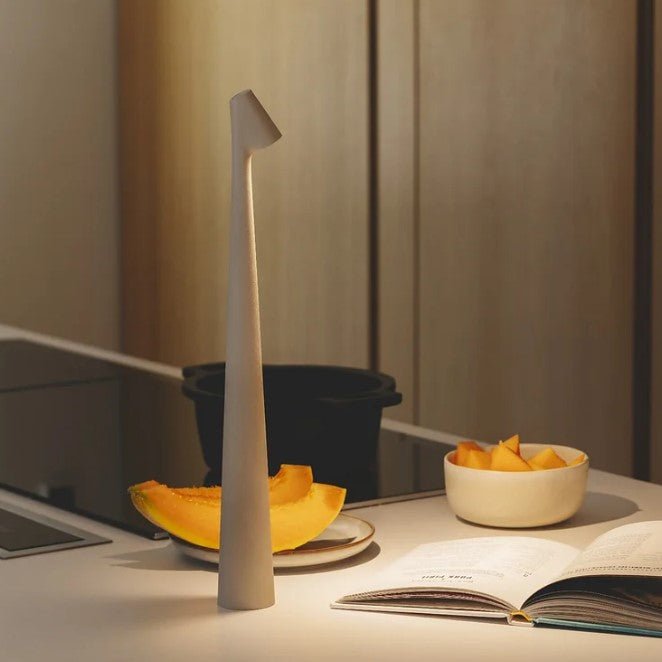Lampe de table LED compacte sans fil avec réglage de la lumière