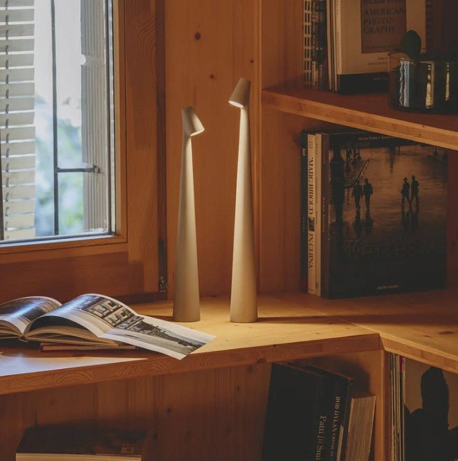Lampe de table LED compacte sans fil avec réglage de la lumière