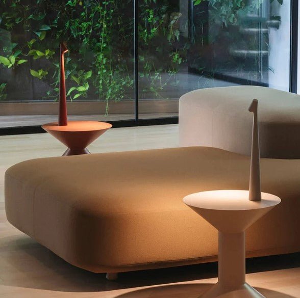 Lampe de table LED compacte sans fil avec réglage de la lumière