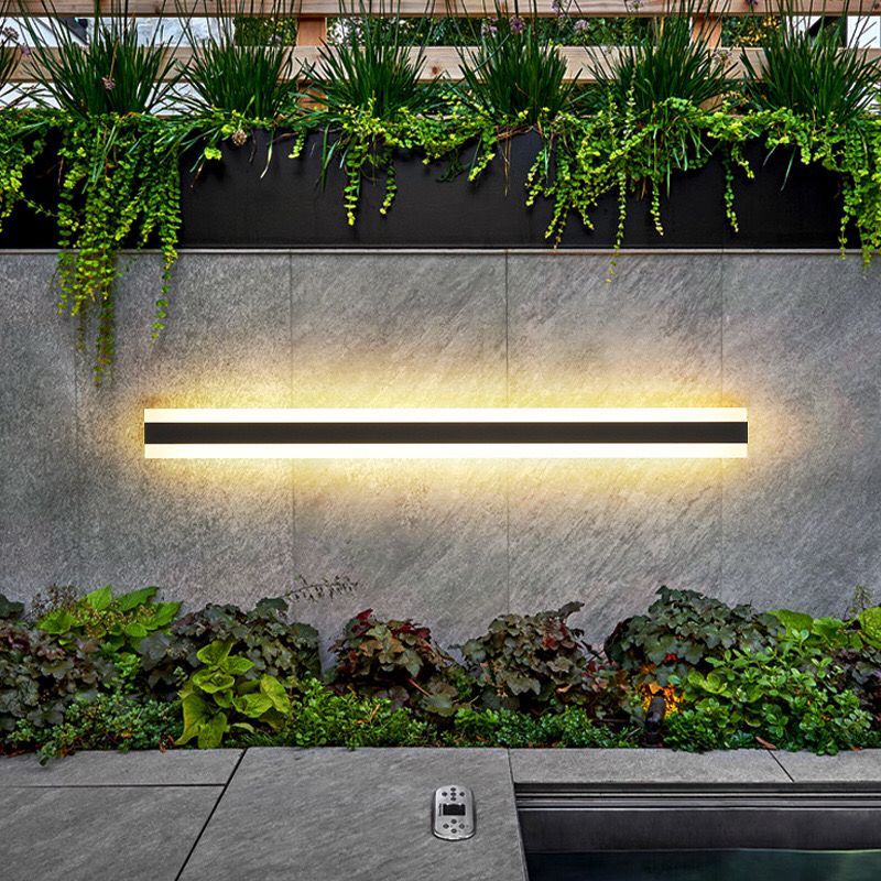 Luminaria LED lineal delgada para exteriores, ideal para paredes de jardín, terrazas y entradas