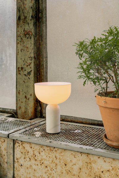 Lampada da tavolo moderna con base in marmo e controllo touch LED