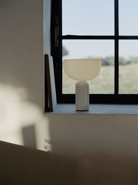 Lampada da tavolo moderna con base in marmo e controllo touch LED