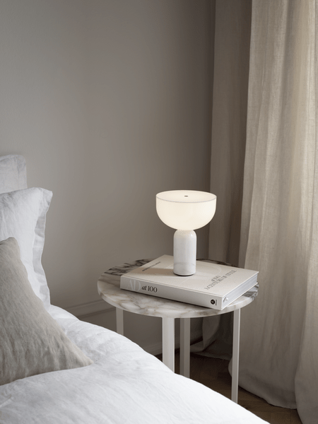 Lampada da tavolo moderna con base in marmo e controllo touch LED
