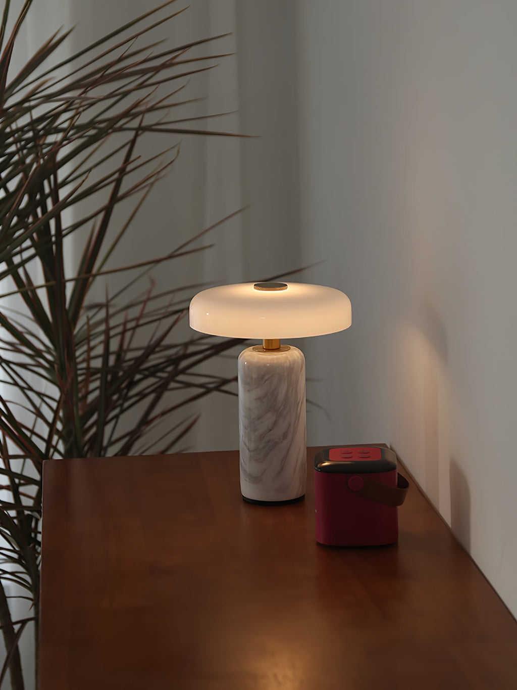 Lampada da tavolo moderna con base in marmo e controllo touch LED