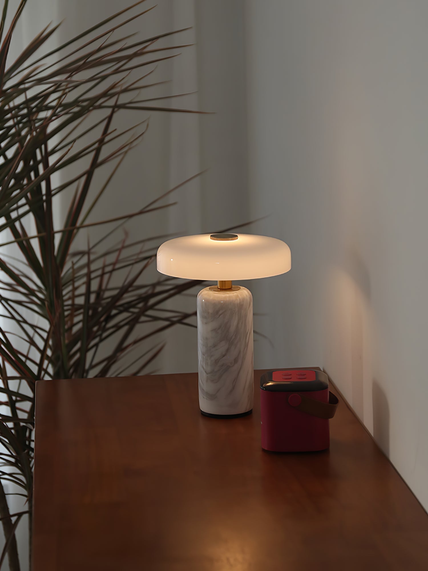 Lampada da tavolo moderna con base in marmo e controllo touch LED