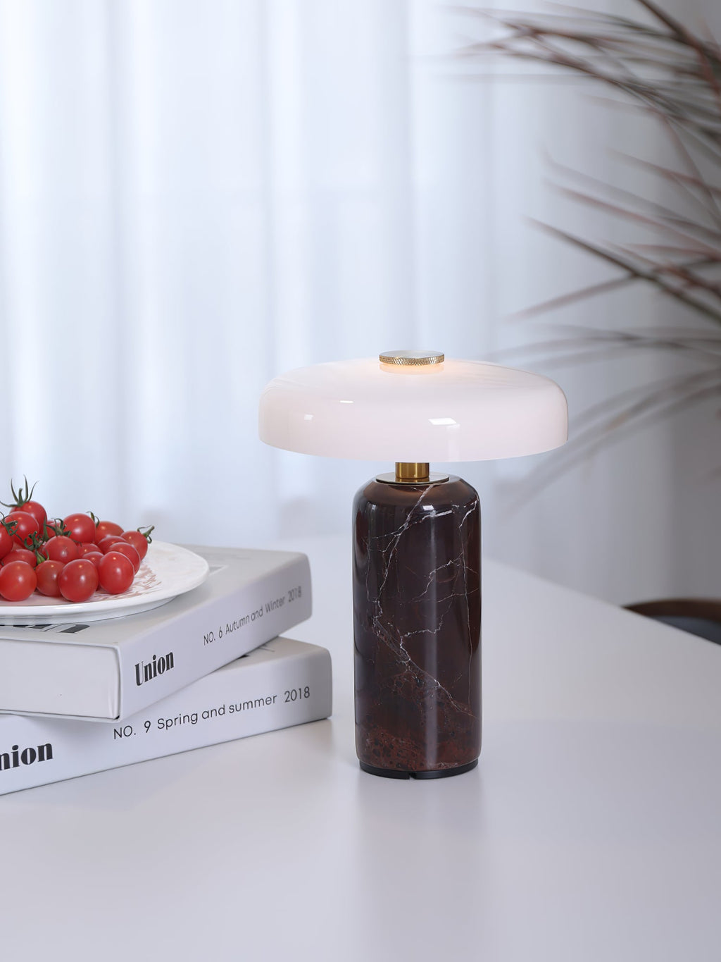 Lampada da tavolo moderna con base in marmo e controllo touch LED