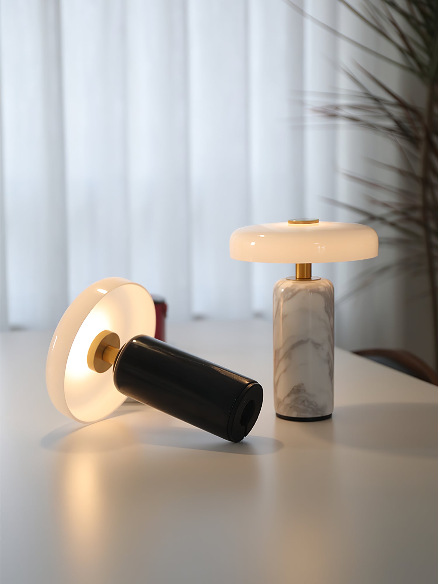 Lampada da tavolo moderna con base in marmo e controllo touch LED