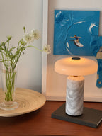 Lampada da tavolo moderna con base in marmo e controllo touch LED