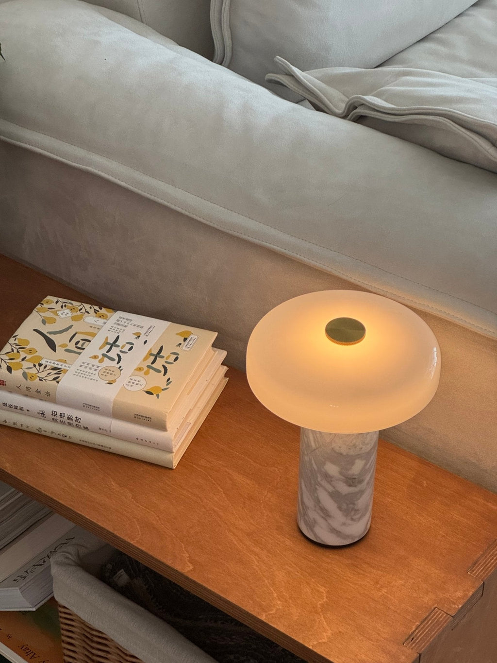 Lampada da tavolo moderna con base in marmo e controllo touch LED
