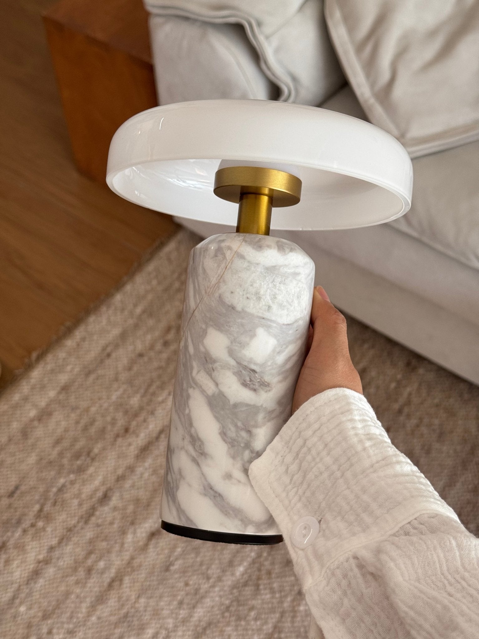 Lampada da tavolo moderna con base in marmo e controllo touch LED