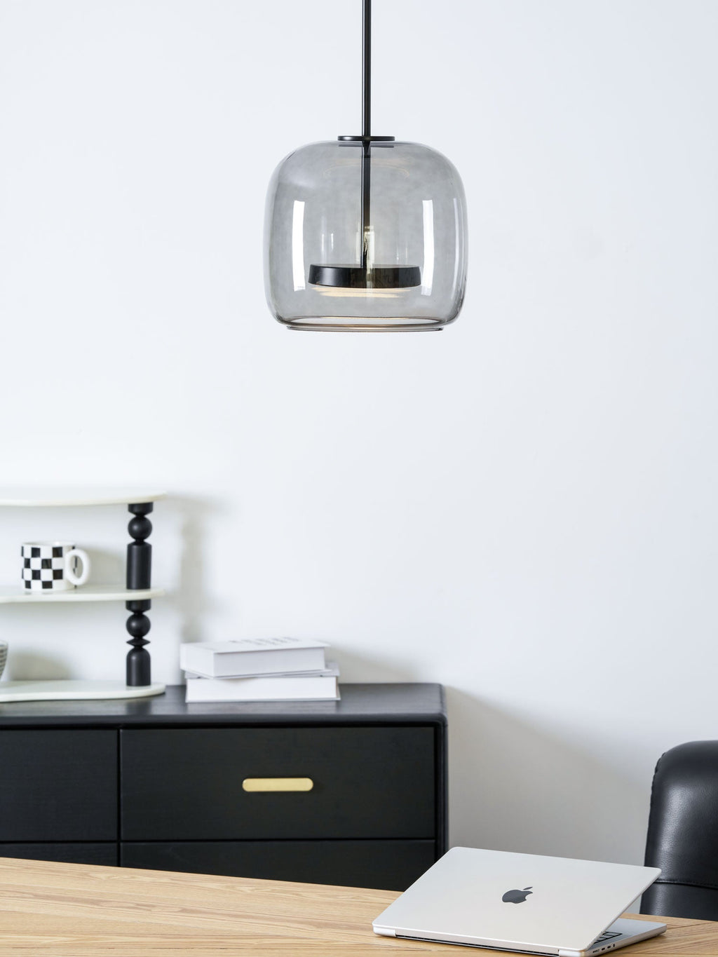 Nowoczesna nordycka lampa sufitowa wisząca czarne szkło styl