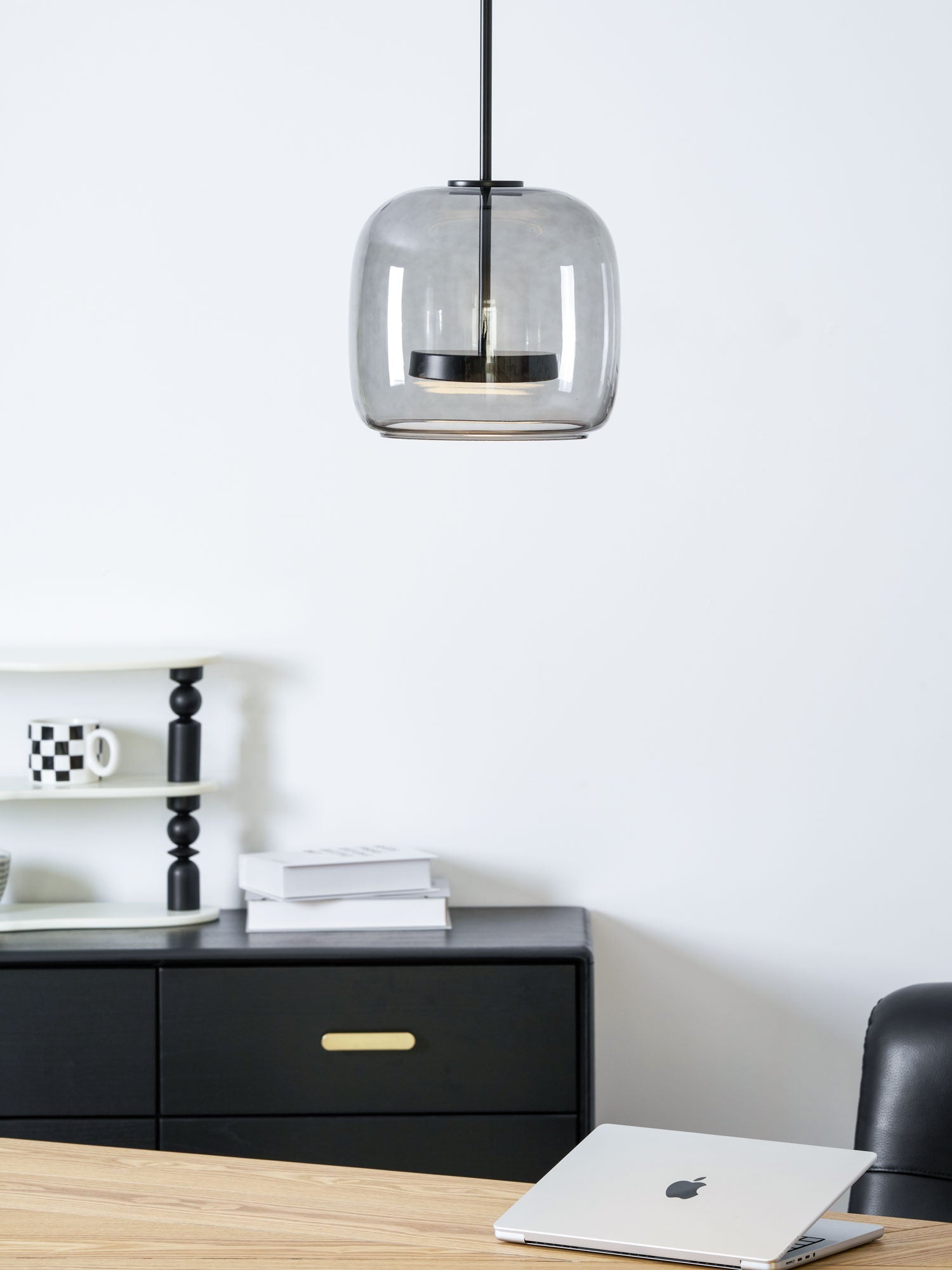 Nowoczesna nordycka lampa sufitowa wisząca czarne szkło styl