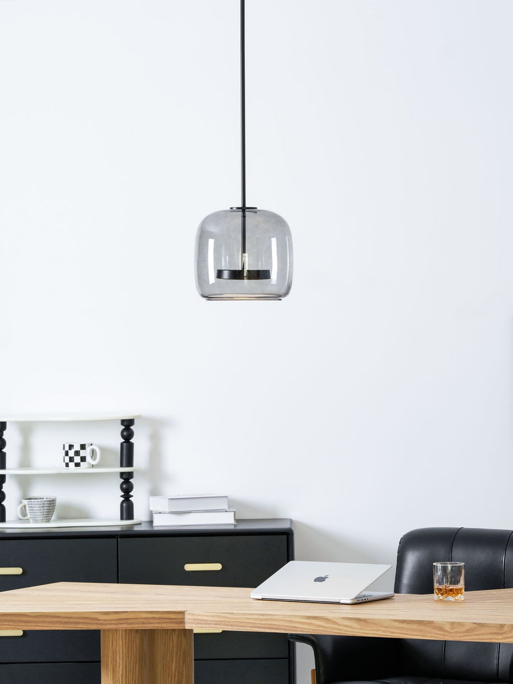 Nowoczesna nordycka lampa sufitowa wisząca czarne szkło styl