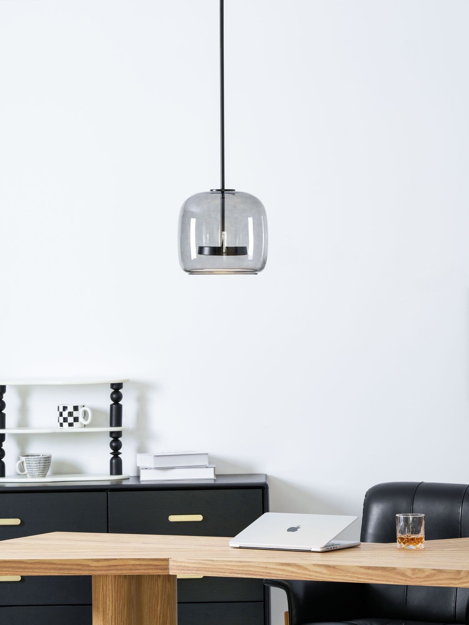 Nowoczesna nordycka lampa sufitowa wisząca czarne szkło styl