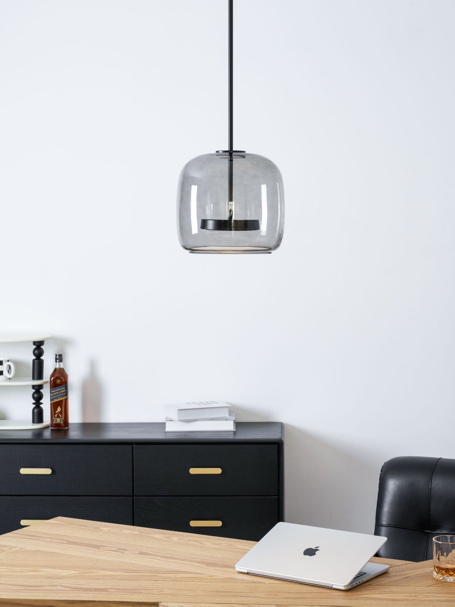 Nowoczesna nordycka lampa sufitowa wisząca czarne szkło styl