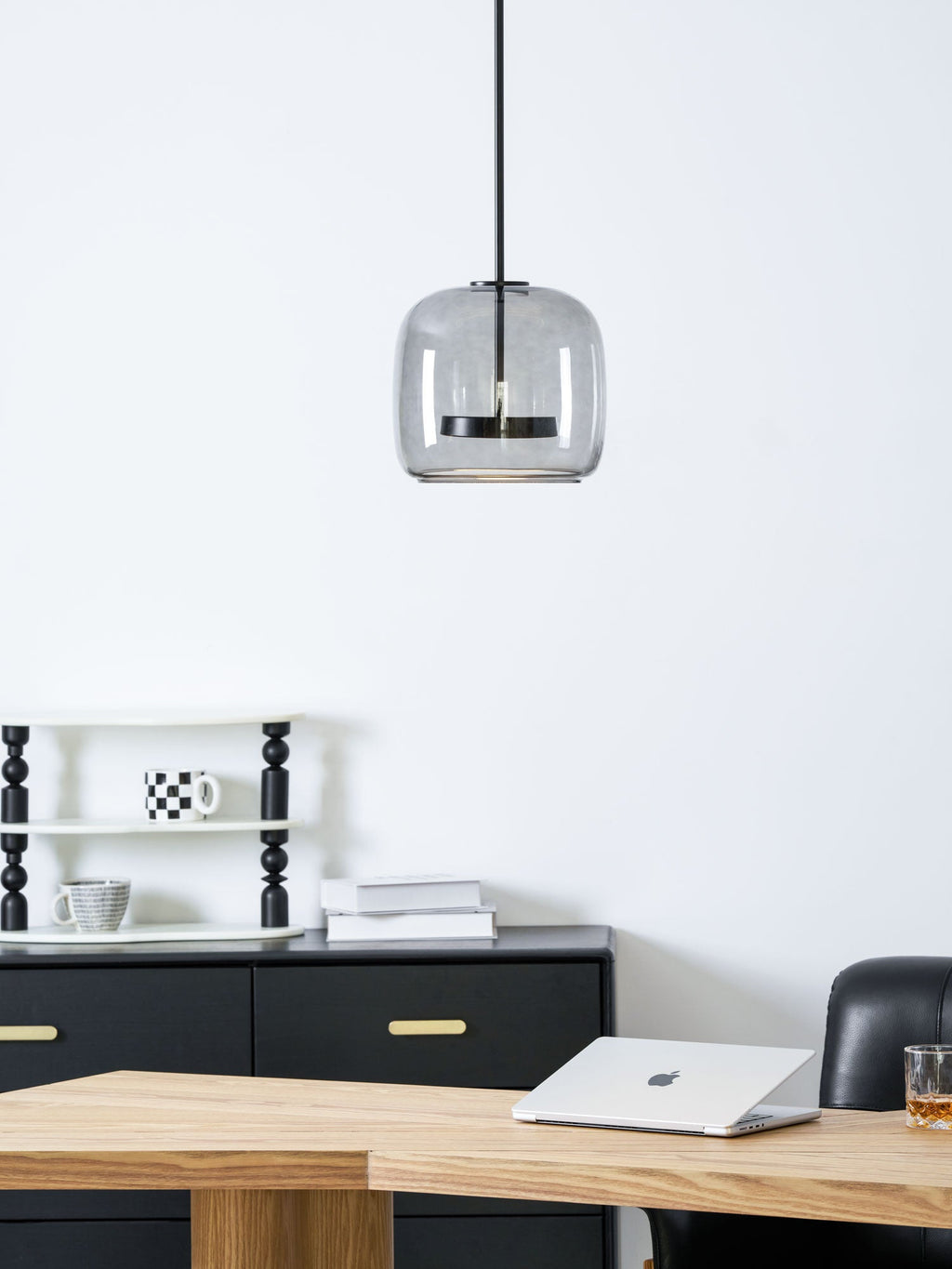 Nowoczesna nordycka lampa sufitowa wisząca czarne szkło styl