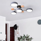 Elegante, moderne Deckenlampe mit handgefertigten Details