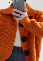 Damenstrickjacke mit Knöpfen Orange Stil mit Kragen Piotruś