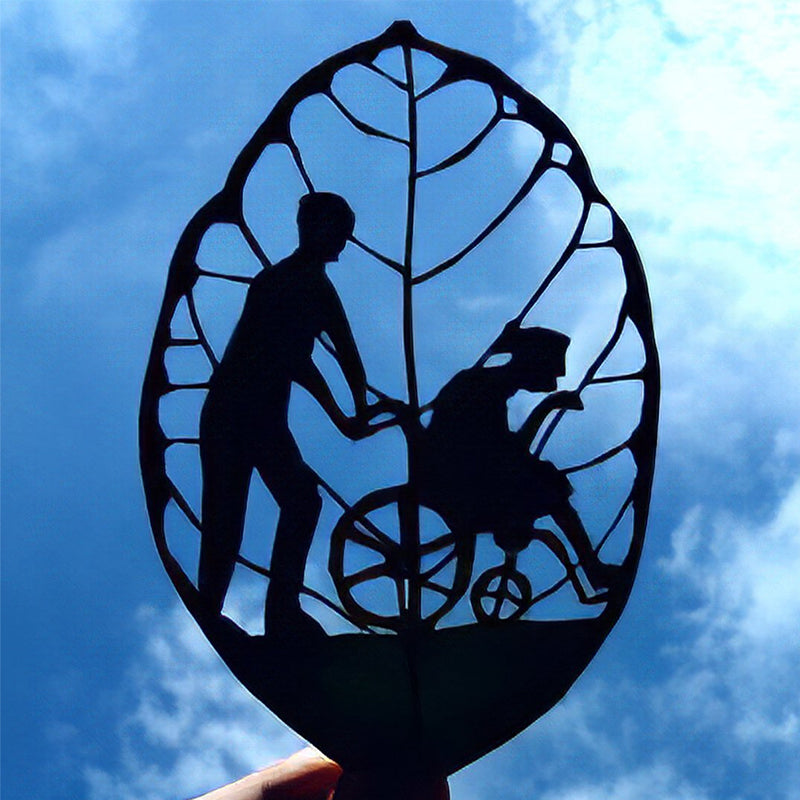 Decorazione incisa unica a forma di foglia – regalo per la Festa della Mamma